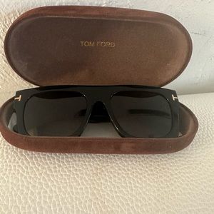 NWT TOM FORD FAUSTO FT0711 Sunglasses
Stylish and Rare. Sold out!